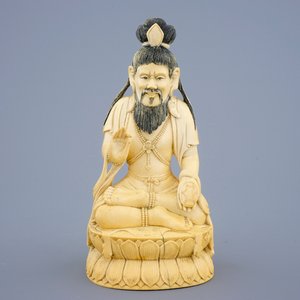A Chinese carved ivory figure of a seated Buddha, 19th C. — photo 1
