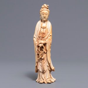 A Chinese carved ivory figure of Guanyin, 18th C. — photo 2