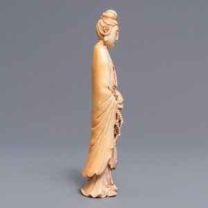 A Chinese carved ivory figure of Guanyin, 18th C. — photo 3