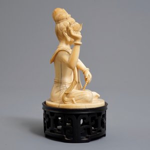A Chinese carved ivory figure of Guanyin on wooden stand with original box, Republic, early 20th C. — photo 3