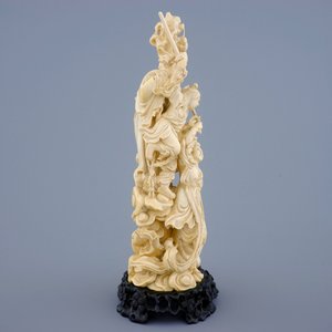 A Chinese carved ivory group of immortals on intricate wooden base, early 19th C. — 照片 4