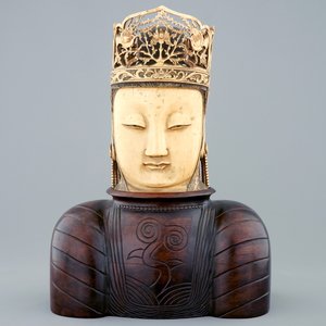 A Chinese carved ivory head of Buddha on wooden stand, 19th C. — 照片 3