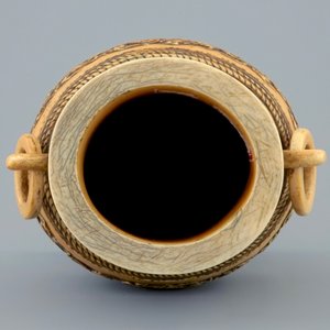 A Chinese carved ivory hu vase on wooden stand, 19th C. — 照片 6
