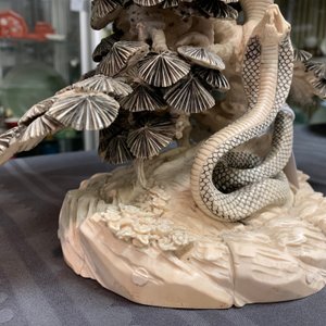 A Chinese carved ivory model of an eagle with a snake, ca. 1930 — 照片 12