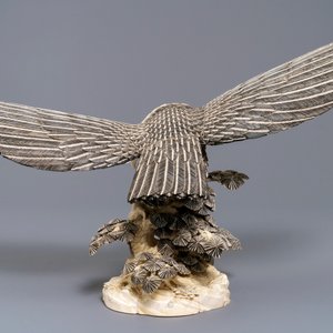 A Chinese carved ivory model of an eagle with a snake, ca. 1930 — 照片 4