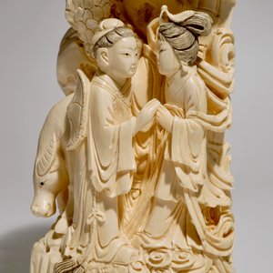 A Chinese carved ivory tusk with a marriage scene, ca. 1900 — photo 7