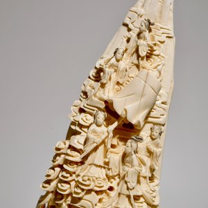 A Chinese carved ivory tusk with a marriage scene, ca. 1900 — photo 8