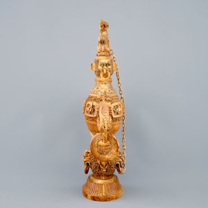 A Chinese carved ivory vase and cover, 19th C. — 照片 2