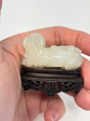 A Chinese carved jade 'Buddhist Lions' group, 19th C. — foto 3
