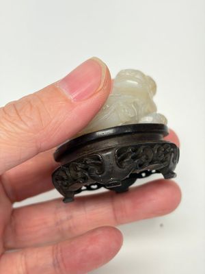 A Chinese carved jade 'Buddhist Lions' group, 19th C. — foto 7