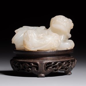 A Chinese carved jade 'Buddhist Lions' group, 19th C. — foto 2