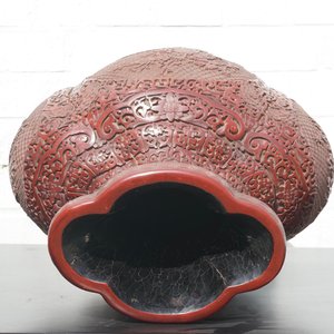 A Chinese carved lacquer vase with a gilt Qianlong mark, 18th C. — photo 11
