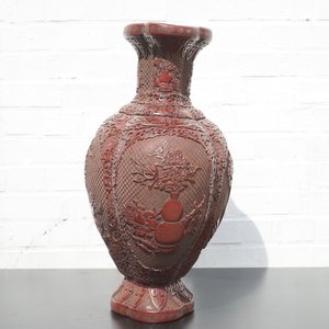 A Chinese carved lacquer vase with a gilt Qianlong mark, 18th C. — photo 8