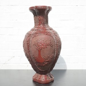 A Chinese carved lacquer vase with a gilt Qianlong mark, 18th C. — photo 10