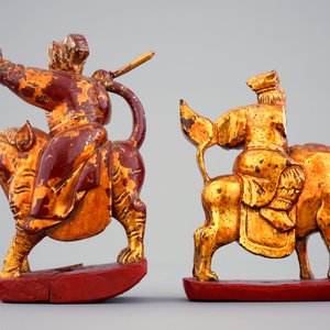 A Chinese carved, lacquered and gilt wood cabinet, 19th C. — 照片 3