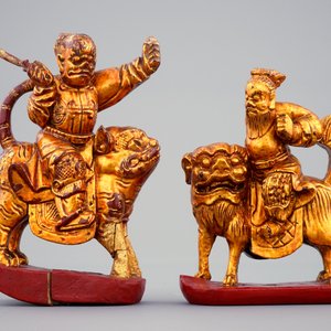 A Chinese carved, lacquered and gilt wood cabinet, 19th C. — 照片 4