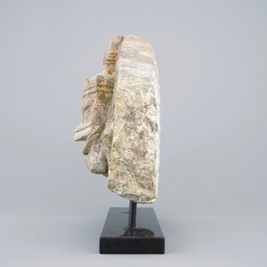A Chinese carved marble Buddhist stele fragment, Northern Qi or Sui Dynasty, 6/7th C. — 照片 3