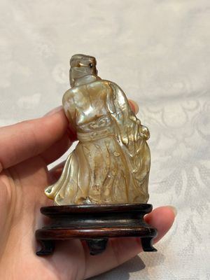 A Chinese carved mother-of-pearl figure of an official on wooden stand, 18/19th C. — photo 3
