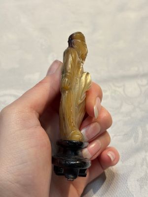 A Chinese carved mother-of-pearl figure of an official on wooden stand, 18/19th C. — photo 4