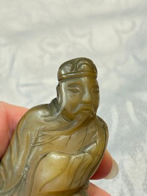 A Chinese carved mother-of-pearl figure of an official on wooden stand, 18/19th C. — photo 7