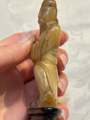 A Chinese carved mother-of-pearl figure of an official on wooden stand, 18/19th C. — photo 9