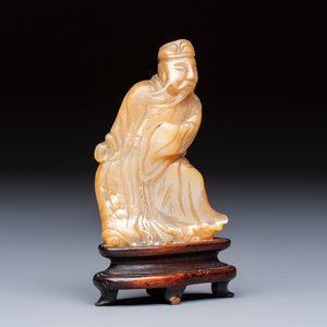 A Chinese carved mother-of-pearl figure of an official on wooden stand, 18/19th C. — photo 1