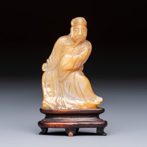A Chinese carved mother-of-pearl figure of an official on wooden stand, 18/19th C. — photo 2