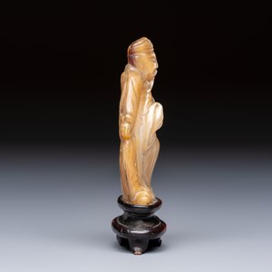 A Chinese carved mother-of-pearl figure of an official on wooden stand, 18/19th C. — photo 5