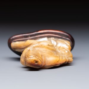 A Chinese carved mother-of-pearl figure of an official on wooden stand, 18/19th C. — photo 6