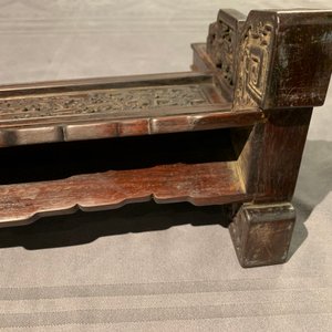 A Chinese carved pale celadon jade and hardwood table screen, 19/20th C. — photo 29