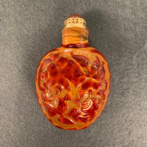 A Chinese carved realgar glass snuff bottle, Imperial Glassworks, Beijing, 1730-1840 — photo 5
