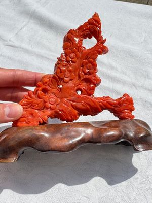 A Chinese carved red coral 'Birds and Flowers' group on a wooden stand, 19/20th C. — photo 2