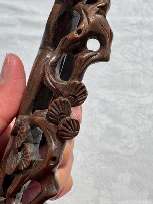 A Chinese carved red coral 'Birds and Flowers' group on a wooden stand, 19/20th C. — photo 7