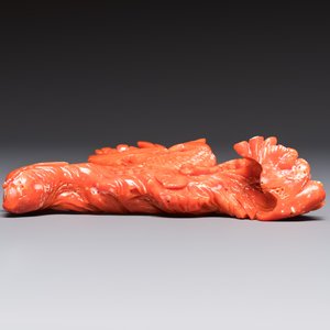 A Chinese carved red coral 'Birds and Flowers' group on a wooden stand, 19/20th C. — photo 11