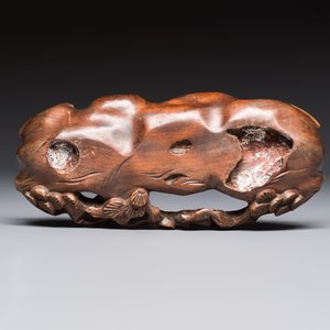 A Chinese carved red coral 'Birds and Flowers' group on a wooden stand, 19/20th C. — photo 12