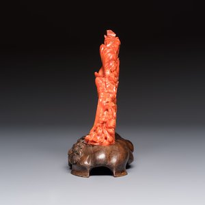 A Chinese carved red coral 'Birds and Flowers' group on a wooden stand, 19/20th C. — photo 2