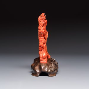 A Chinese carved red coral 'Birds and Flowers' group on a wooden stand, 19/20th C. — photo 4