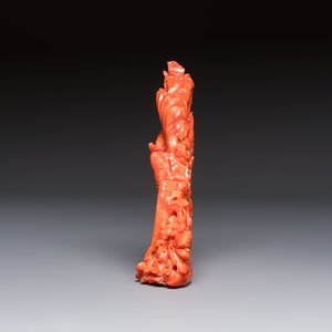 A Chinese carved red coral 'Birds and Flowers' group on a wooden stand, 19/20th C. — photo 6