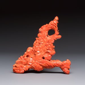 A Chinese carved red coral 'Birds and Flowers' group on a wooden stand, 19/20th C. — photo 7