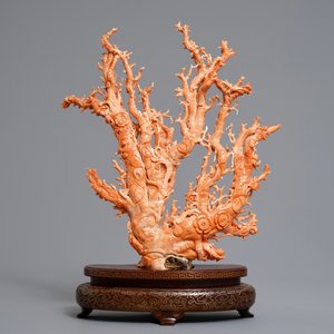 A Chinese carved red coral 'blossom tree' group on inlaid wooden stand, 19/20th C. — photo 4