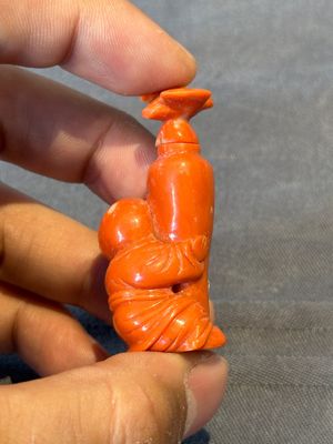 A Chinese carved red coral 'boy and vase' snuff bottle and stopper, 19th C. — photo 3