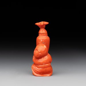 A Chinese carved red coral 'boy and vase' snuff bottle and stopper, 19th C. — photo 2