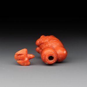 A Chinese carved red coral 'boy and vase' snuff bottle and stopper, 19th C. — photo 5