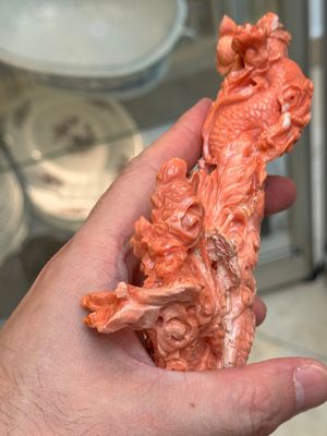 A Chinese carved red coral 'dragon' group, 19/20th C. — photo 7
