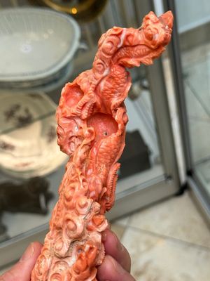 A Chinese carved red coral 'dragon' group, 19/20th C. — photo 9
