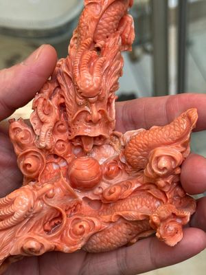 A Chinese carved red coral 'dragon' group, 19/20th C. — photo 10