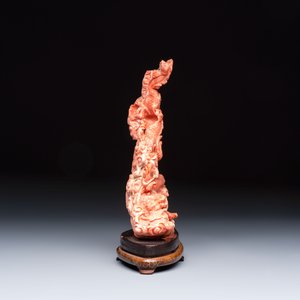A Chinese carved red coral 'dragon' group, 19/20th C. — photo 4