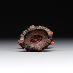 A Chinese carved red coral ewer and cover on wooden stand, 19th C. — photo 6