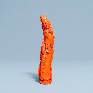 A Chinese carved red coral figure of a lady, 19/20th C. — photo 2