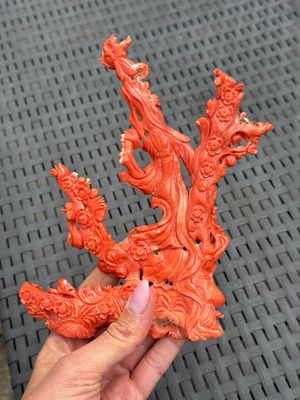 A Chinese carved red coral 'Goddess and Boy' group, 19/20th C. — 照片 3